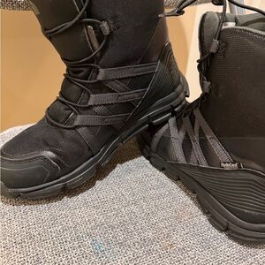 The North Face boy’s Black Snow Boots